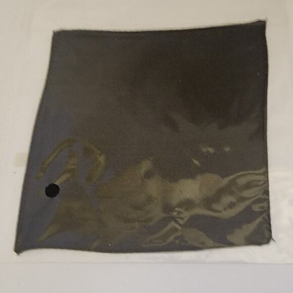 Silk 6 inch (various colors available) Magic by Gosh - Trick - Picture 1 of 10